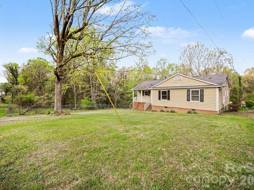 2528 Burkholder Road, Charlotte, NC 28214.  MLS# CAR4362920, YatesRealty ID 16463. 