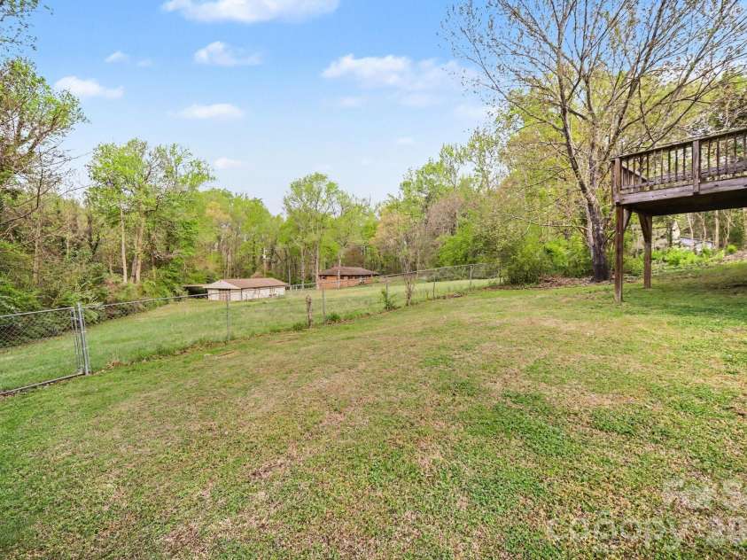 2528 Burkholder Road, Charlotte, NC 28214.  MLS# CAR4362920, YatesRealty ID 16463. 
