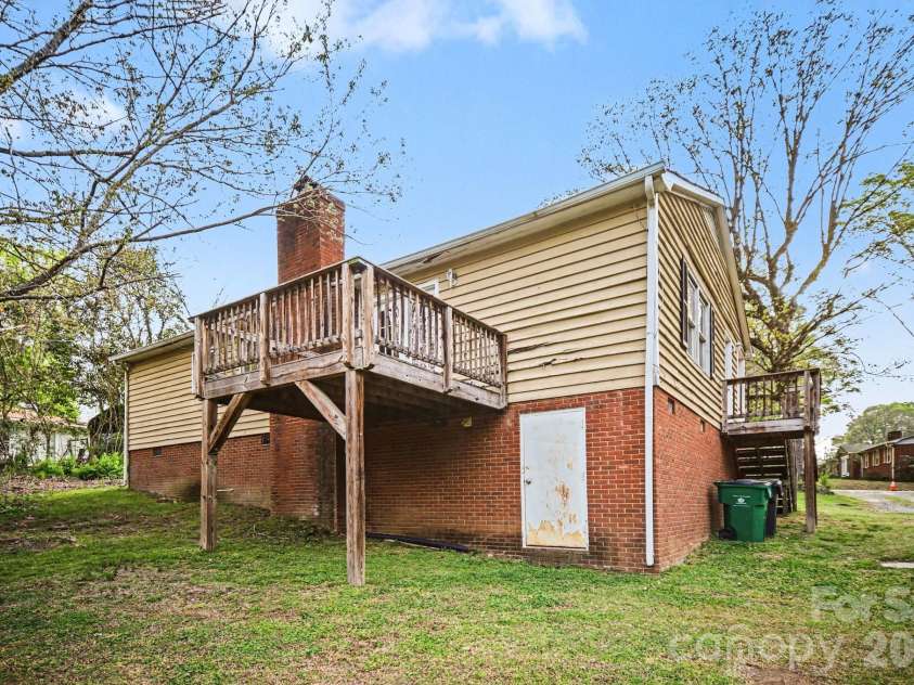 2528 Burkholder Road, Charlotte, NC 28214.  MLS# CAR4362920, YatesRealty ID 16463. 