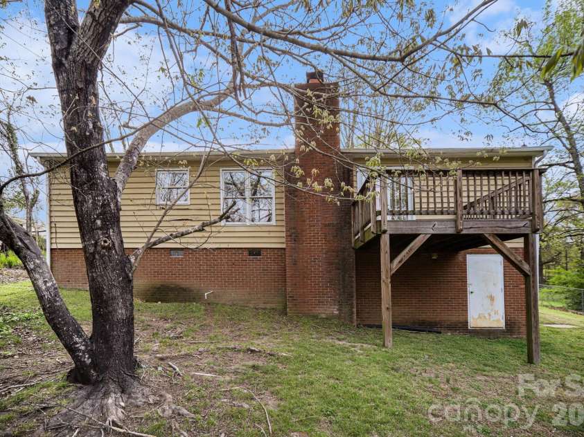 2528 Burkholder Road, Charlotte, NC 28214.  MLS# CAR4362920, YatesRealty ID 16463. 
