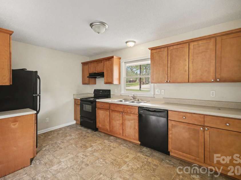 2528 Burkholder Road, Charlotte, NC 28214.  MLS# CAR4362920, YatesRealty ID 16463. 