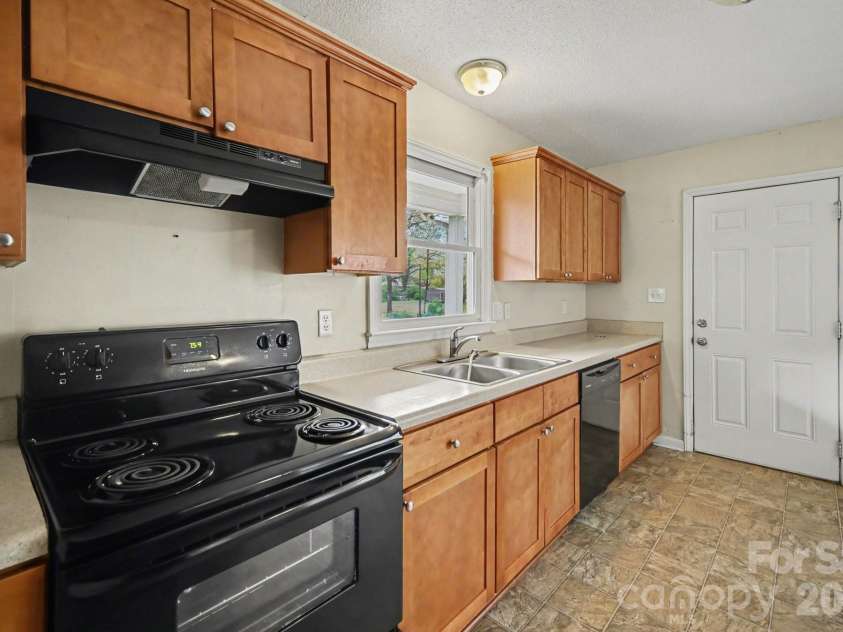 2528 Burkholder Road, Charlotte, NC 28214.  MLS# CAR4362920, YatesRealty ID 16463. 