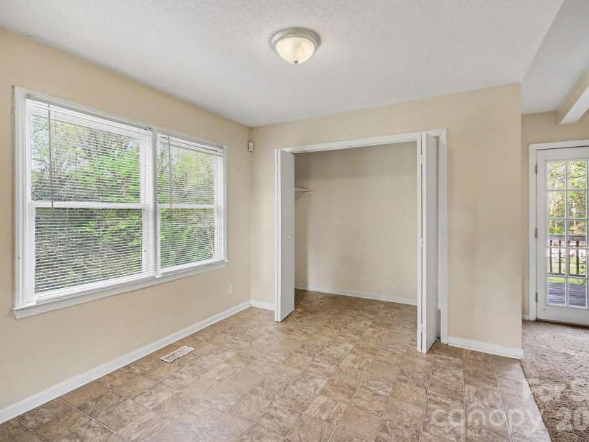2528 Burkholder Road, Charlotte, NC 28214.  MLS# CAR4362920, YatesRealty ID 16463. 