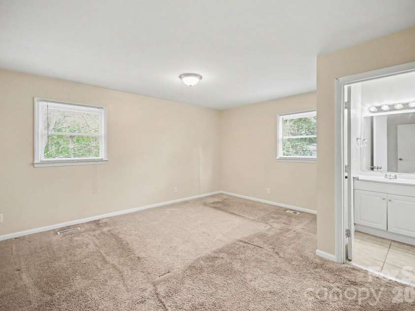 2528 Burkholder Road, Charlotte, NC 28214.  MLS# CAR4362920, YatesRealty ID 16463. 