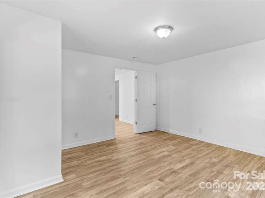332 Mountain View Street, Gastonia, NC 28052.  MLS# CAR4223225, YatesRealty ID 16464. 