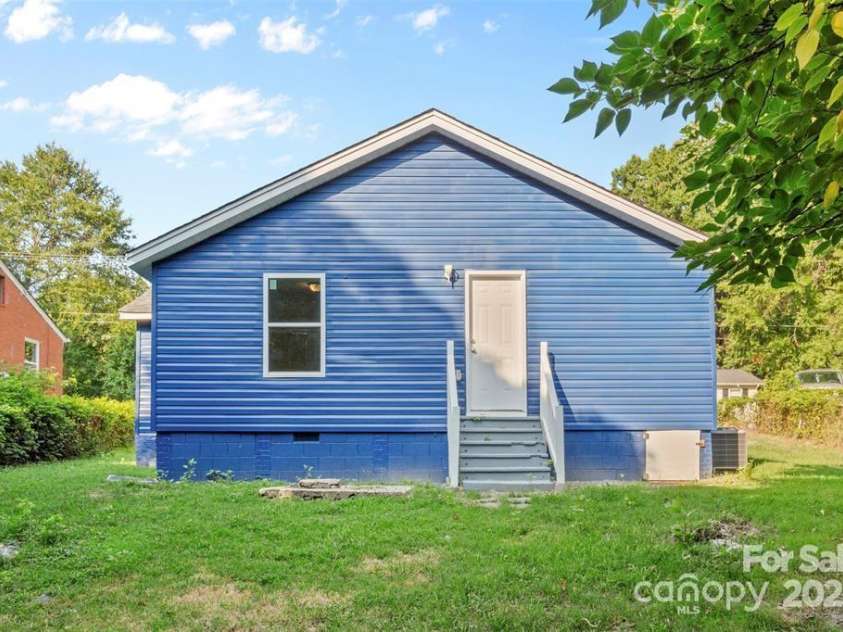 332 Mountain View Street, Gastonia, NC 28052.  MLS# CAR4223225, YatesRealty ID 16464. 