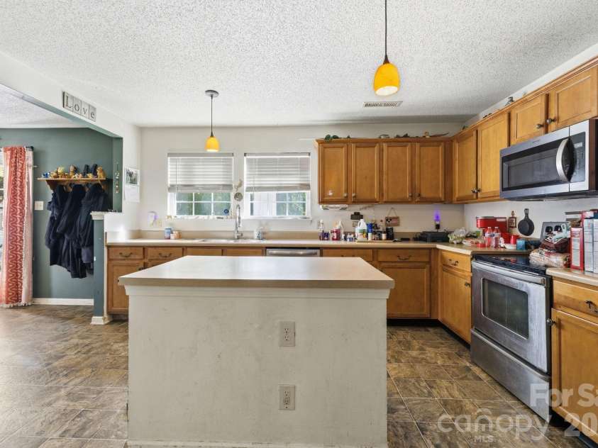 2028 Harrison Park Drive, Waxhaw, NC 28173.  MLS# CAR4367987, YatesRealty ID 16465. 