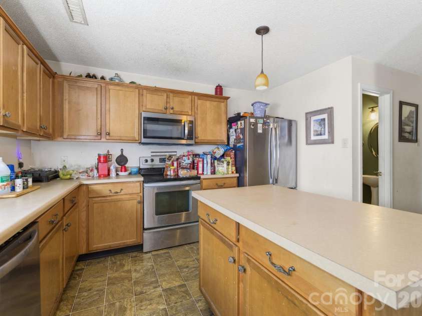 2028 Harrison Park Drive, Waxhaw, NC 28173.  MLS# CAR4367987, YatesRealty ID 16465. 