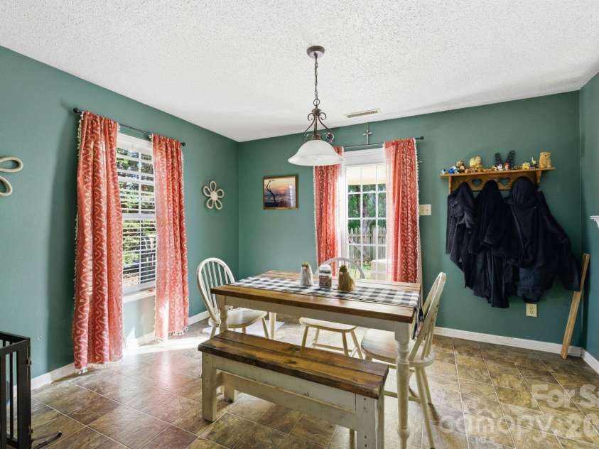 2028 Harrison Park Drive, Waxhaw, NC 28173.  MLS# CAR4367987, YatesRealty ID 16465. Dining area