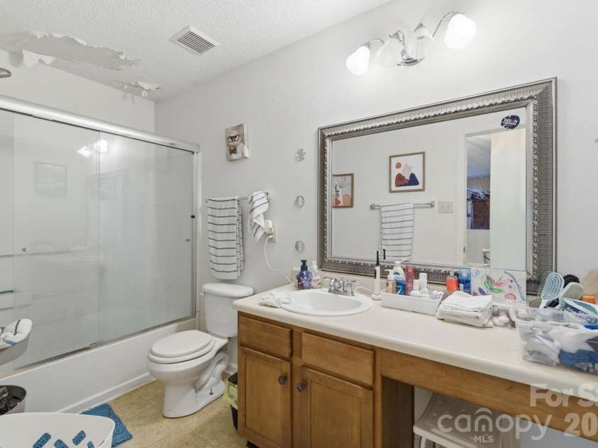 2028 Harrison Park Drive, Waxhaw, NC 28173.  MLS# CAR4367987, YatesRealty ID 16465. Full bath upstairs