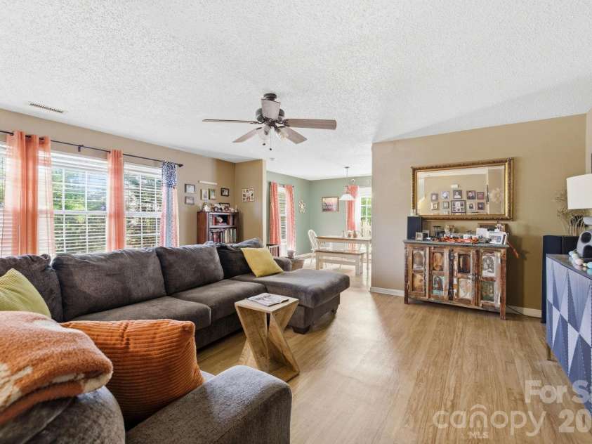 2028 Harrison Park Drive, Waxhaw, NC 28173.  MLS# CAR4367987, YatesRealty ID 16465. Large great room