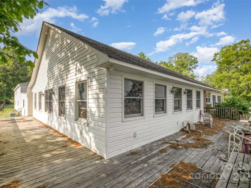 565 Shore Acres Road, Salisbury, NC 28146.  MLS# CAR4253586, YatesRealty ID 16465. 