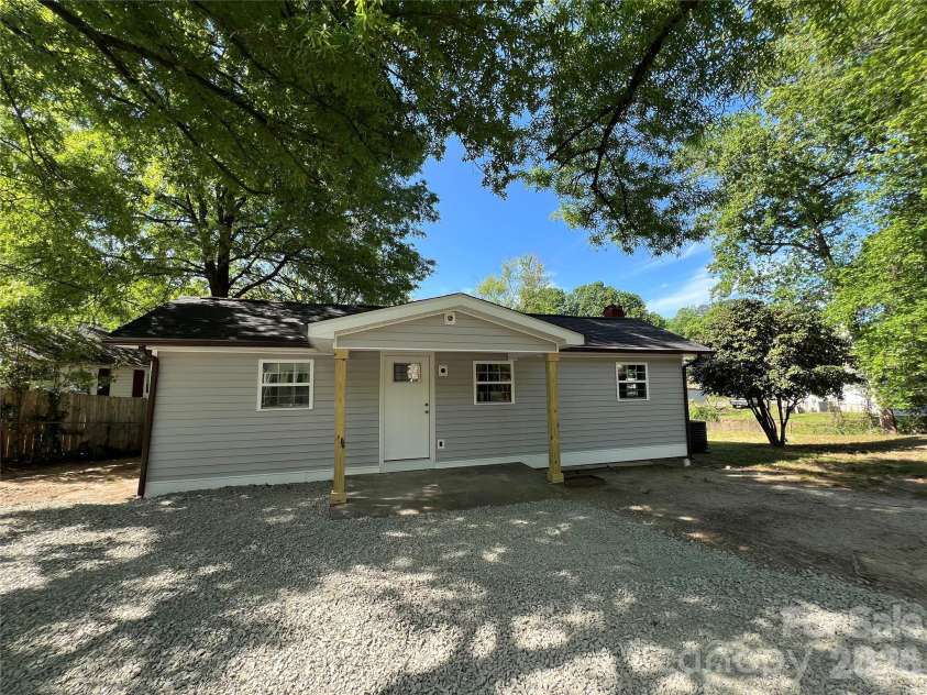 511 Murphy Street, Kannapolis, NC 28081.  MLS# CAR4370787, YatesRealty ID 16466. 