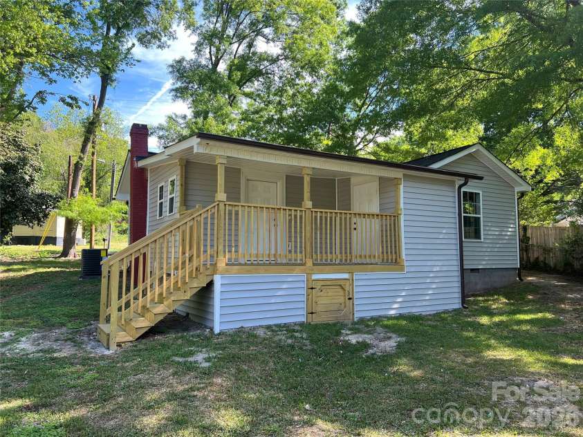 511 Murphy Street, Kannapolis, NC 28081.  MLS# CAR4370787, YatesRealty ID 16466. 