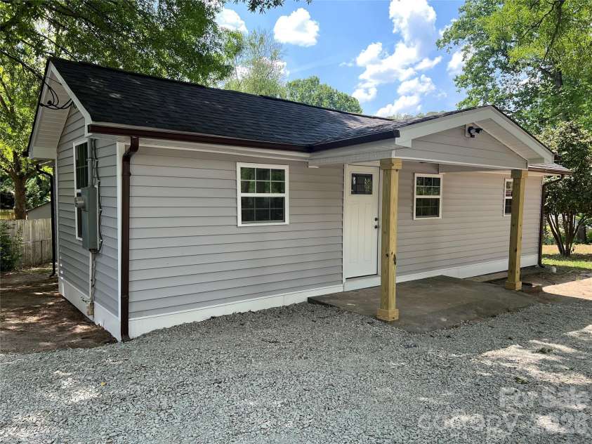 511 Murphy Street, Kannapolis, NC 28081.  MLS# CAR4370787, YatesRealty ID 16466. 