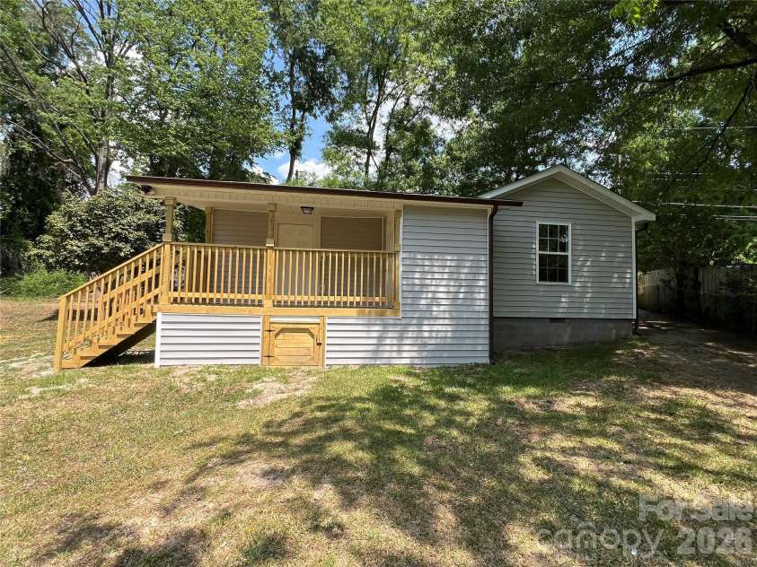 511 Murphy Street, Kannapolis, NC 28081.  MLS# CAR4370787, YatesRealty ID 16466. 
