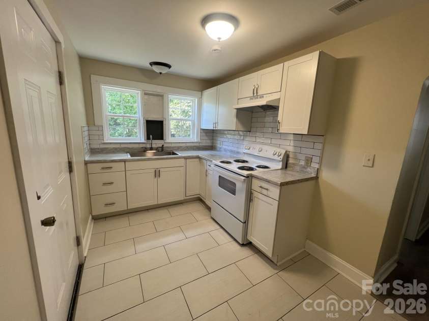 511 Murphy Street, Kannapolis, NC 28081.  MLS# CAR4370787, YatesRealty ID 16466. 