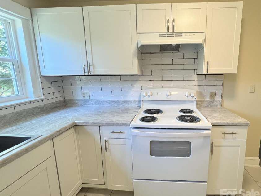 511 Murphy Street, Kannapolis, NC 28081.  MLS# CAR4370787, YatesRealty ID 16466. 