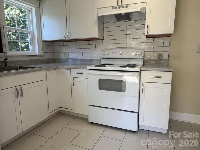 511 Murphy Street, Kannapolis, NC 28081.  MLS# CAR4370787, YatesRealty ID 16466. 