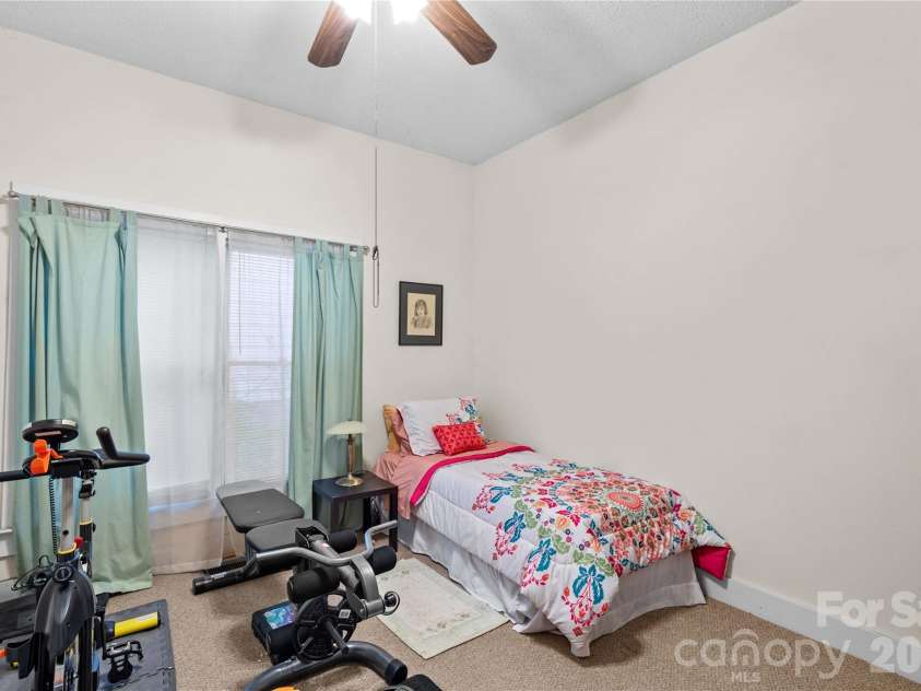 633 Race Street, Statesville, NC 28677.  MLS# CAR4372960, YatesRealty ID 16467. 