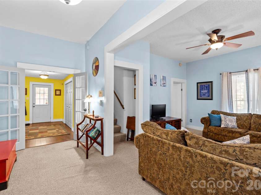 633 Race Street, Statesville, NC 28677.  MLS# CAR4372960, YatesRealty ID 16467. 