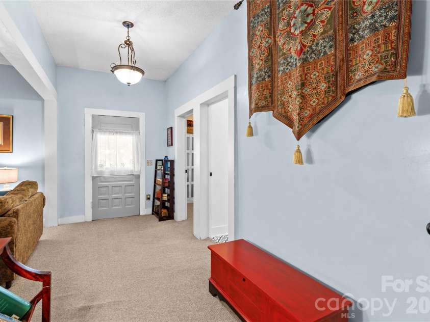 633 Race Street, Statesville, NC 28677.  MLS# CAR4372960, YatesRealty ID 16467. 