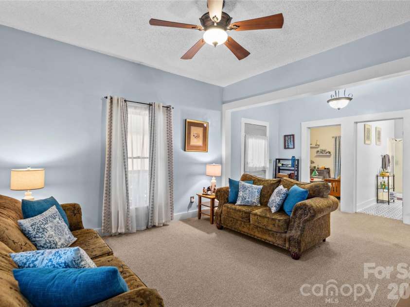 633 Race Street, Statesville, NC 28677.  MLS# CAR4372960, YatesRealty ID 16467. 
