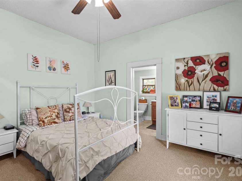 633 Race Street, Statesville, NC 28677.  MLS# CAR4372960, YatesRealty ID 16467. 