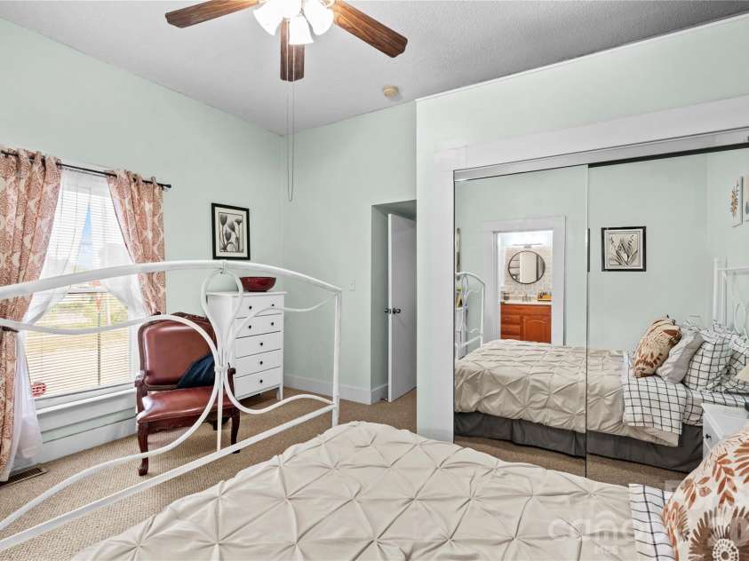 633 Race Street, Statesville, NC 28677.  MLS# CAR4372960, YatesRealty ID 16467. 