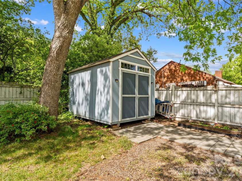 633 Race Street, Statesville, NC 28677.  MLS# CAR4372960, YatesRealty ID 16467. 