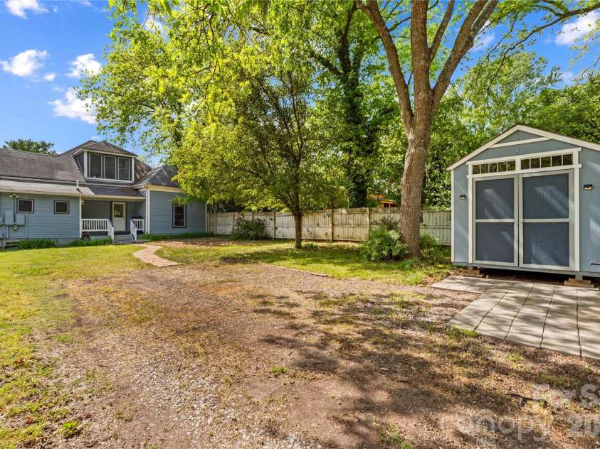 633 Race Street, Statesville, NC 28677.  MLS# CAR4372960, YatesRealty ID 16467. 