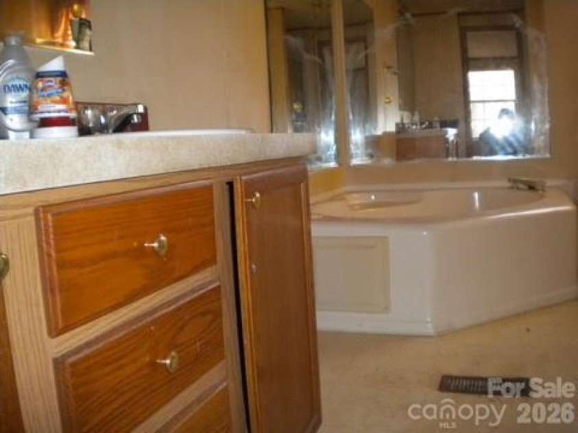 67 Earwood Ridge Road, Fairview, NC 28730.  MLS# CAR4338691, YatesRealty ID 16468. Bath