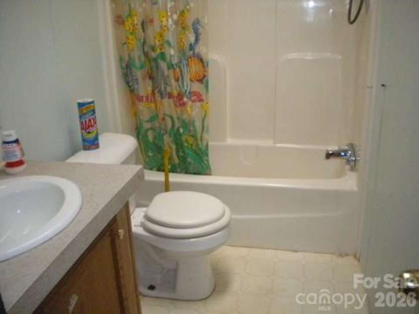 67 Earwood Ridge Road, Fairview, NC 28730.  MLS# CAR4338691, YatesRealty ID 16468. Bath