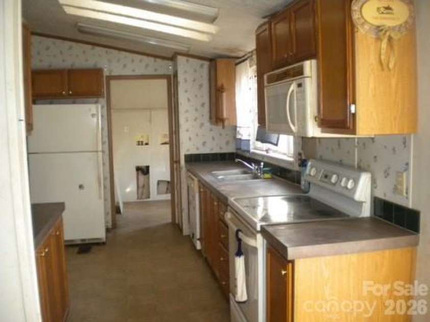67 Earwood Ridge Road, Fairview, NC 28730.  MLS# CAR4338691, YatesRealty ID 16468. Kitchen