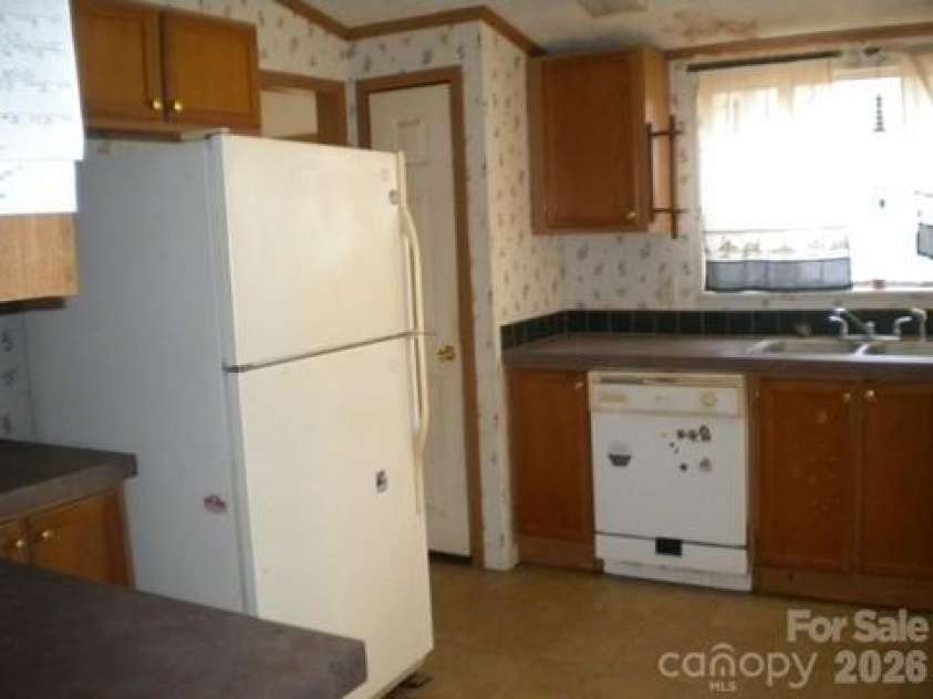 67 Earwood Ridge Road, Fairview, NC 28730.  MLS# CAR4338691, YatesRealty ID 16468. Kitchen