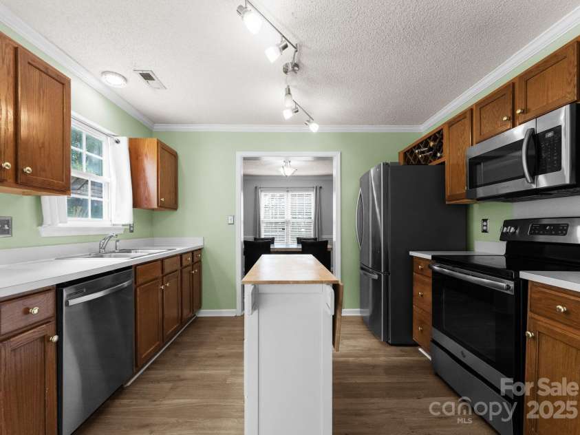 8808 Palmutum Place, Charlotte, NC 28269.  MLS# CAR4264849, YatesRealty ID 16468. 