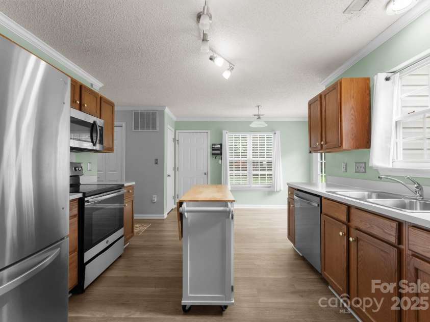 8808 Palmutum Place, Charlotte, NC 28269.  MLS# CAR4264849, YatesRealty ID 16468. 