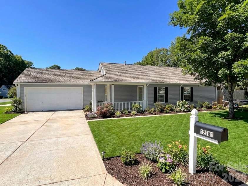 12151 Stewarts Crossing Drive, Charlotte, NC 28215.  MLS# CAR4389450, YatesRealty ID 16469. 