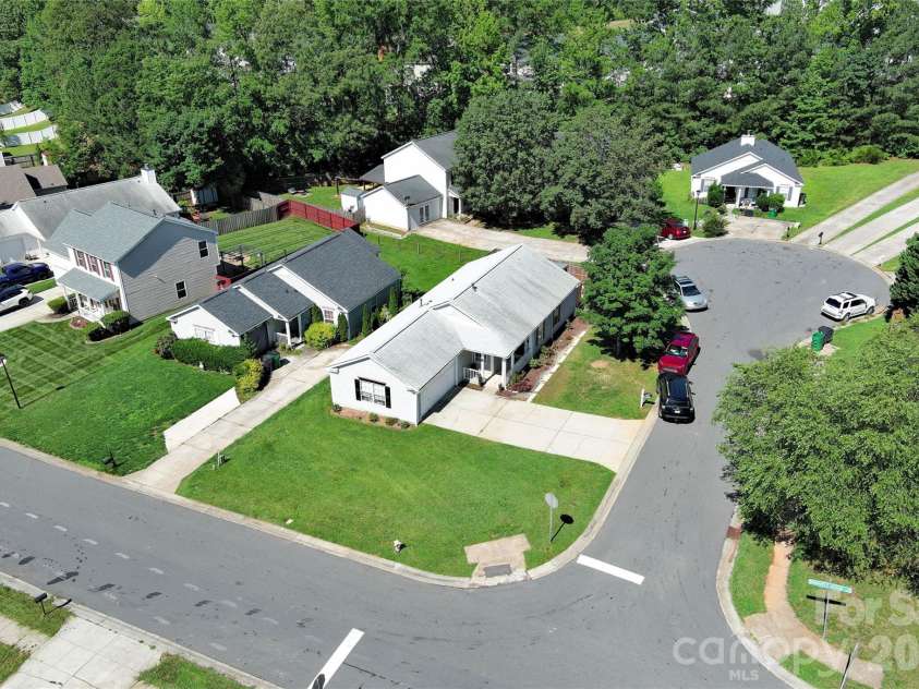 12151 Stewarts Crossing Drive, Charlotte, NC 28215.  MLS# CAR4389450, YatesRealty ID 16469. 