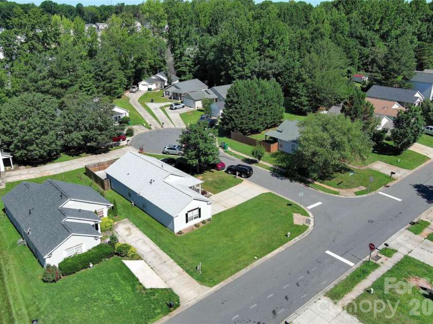 12151 Stewarts Crossing Drive, Charlotte, NC 28215.  MLS# CAR4389450, YatesRealty ID 16469. 
