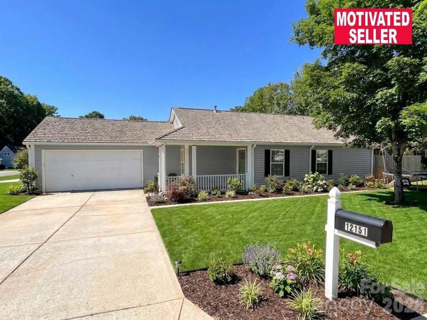 12151 Stewarts Crossing Drive, Charlotte, NC 28215.  MLS# CAR4389450, YatesRealty ID 16469. 