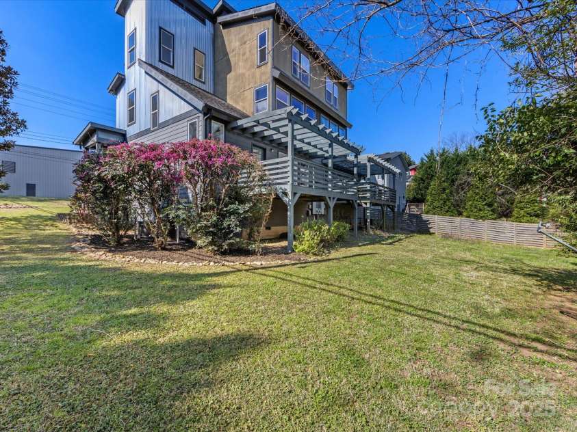 2709 Yadkin Avenue, Charlotte, NC 28205.  MLS# CAR4238325, YatesRealty ID 16469. 