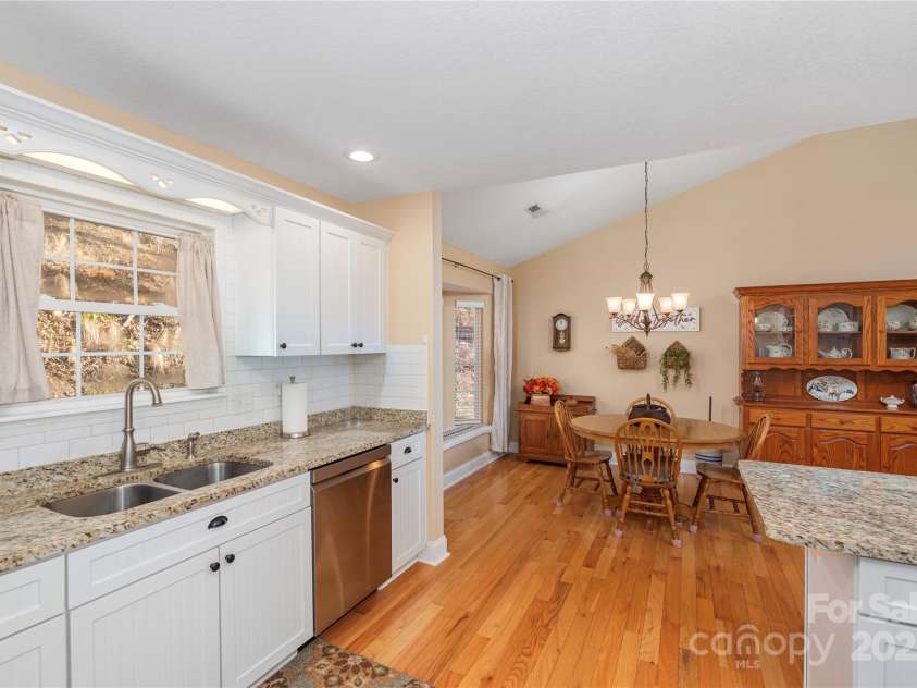 220 George Sutton Road, Waynesville, NC 28785.  MLS# CAR4330398, YatesRealty ID 1647. 