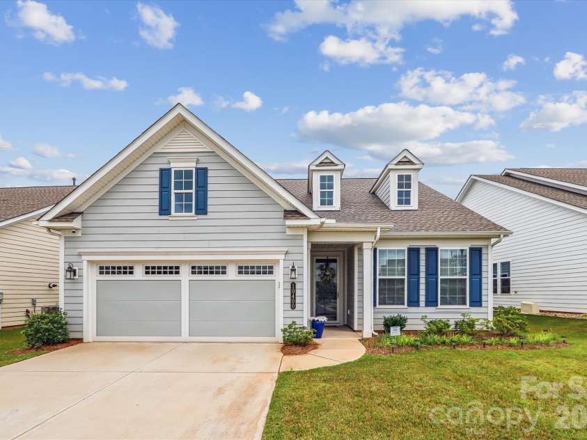 10400 Superb Lane, Charlotte, NC 28215.  MLS# CAR4358208, YatesRealty ID 16470. 