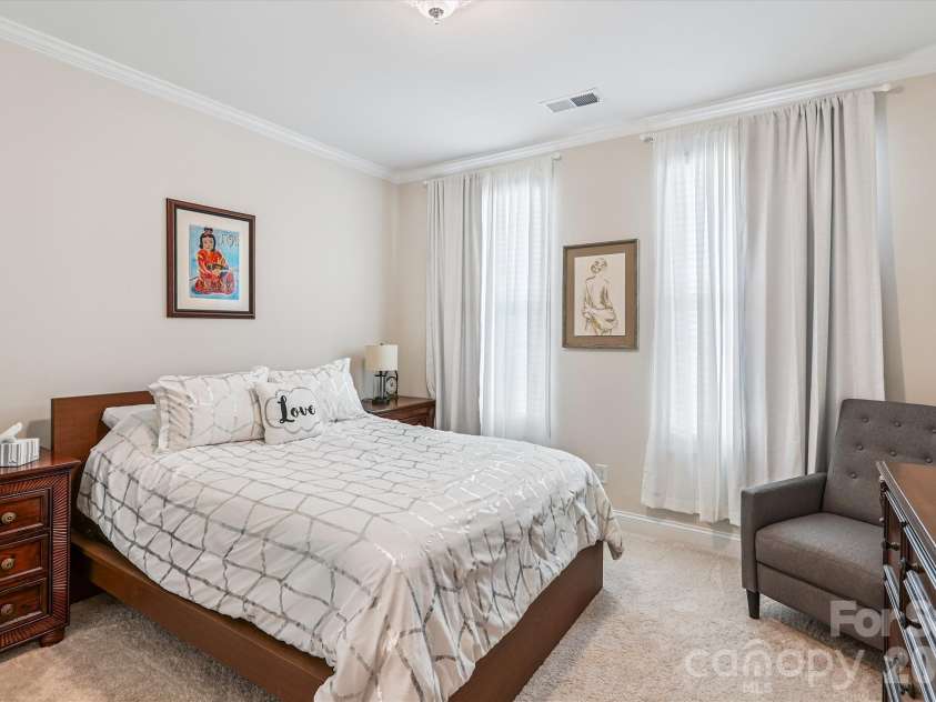10400 Superb Lane, Charlotte, NC 28215.  MLS# CAR4358208, YatesRealty ID 16470. 