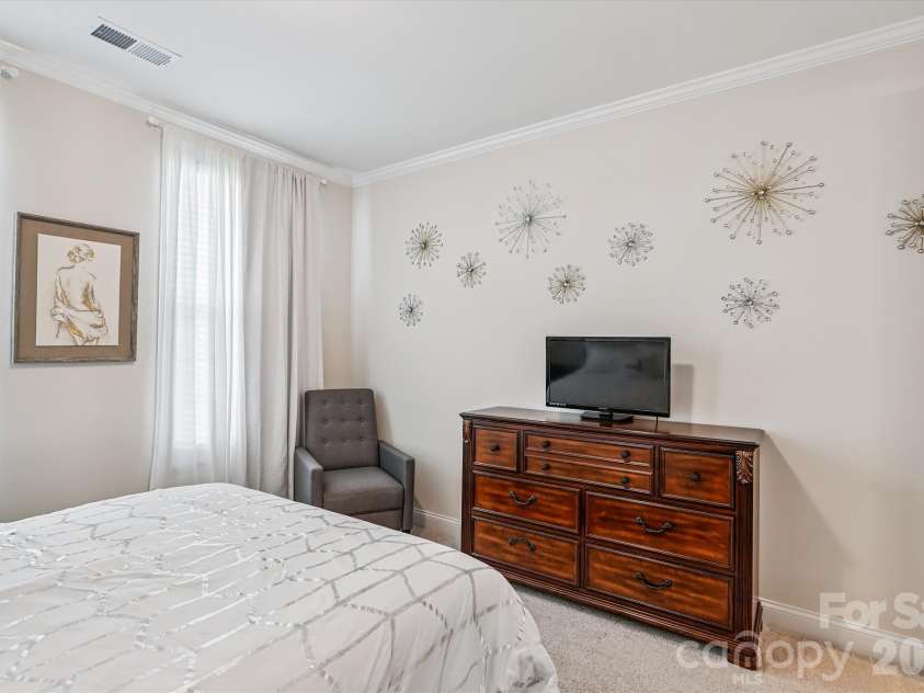 10400 Superb Lane, Charlotte, NC 28215.  MLS# CAR4358208, YatesRealty ID 16470. 