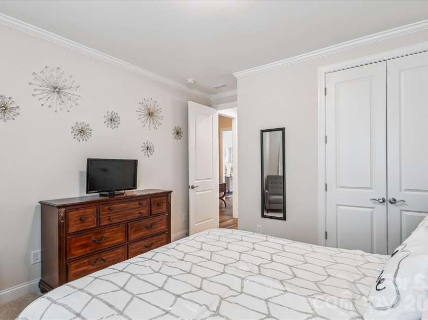 10400 Superb Lane, Charlotte, NC 28215.  MLS# CAR4358208, YatesRealty ID 16470. 