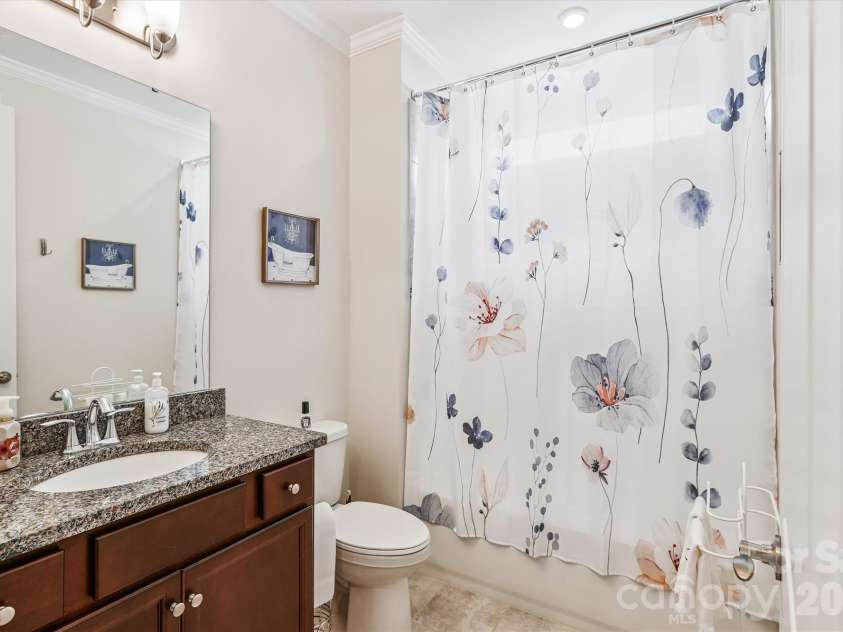 10400 Superb Lane, Charlotte, NC 28215.  MLS# CAR4358208, YatesRealty ID 16470. 