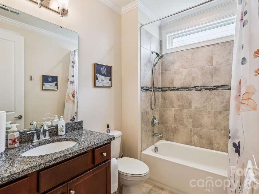 10400 Superb Lane, Charlotte, NC 28215.  MLS# CAR4358208, YatesRealty ID 16470. 