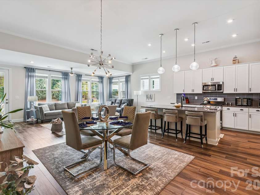 10400 Superb Lane, Charlotte, NC 28215.  MLS# CAR4358208, YatesRealty ID 16470. 